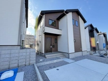 【東京都/八王子市兵衛】八王子市兵衛2丁目（3号棟）　新築戸建 外観：全4棟
写真中央(3号棟）　