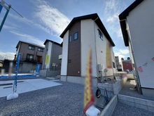 【東京都/八王子市兵衛】八王子市兵衛2丁目（3号棟）　新築戸建 外観：全4棟
写真中央(3号棟）　