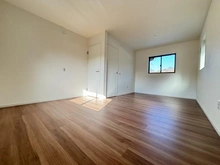 【東京都/八王子市兵衛】八王子市兵衛2丁目（3号棟）　新築戸建 洋室：約5.9帖と約4.5帖の洋室