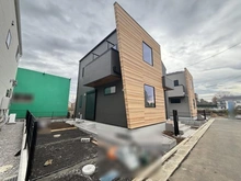 【東京都/国分寺市北町】国分寺市北町2丁目（2号棟）　新築戸建 外観：全7棟現場
写真中央（2号棟）