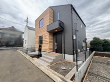 【東京都/国分寺市北町】国分寺市北町2丁目（2号棟）　新築戸建 外観：全7棟現場
写真中央（2号棟）