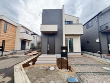 【東京都/国分寺市北町】国分寺市北町2丁目（5号棟）　新築戸建 外観：全7棟現場
写真中央（5号棟）