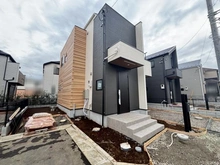 【東京都/国分寺市北町】国分寺市北町2丁目（5号棟）　新築戸建 外観：全7棟現場
写真中央（5号棟）