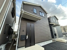 【東京都/国分寺市東戸倉】国分寺市東戸倉1丁目新築戸建 2号棟 外観：全3区画 中央