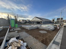 【東京都/国分寺市高木町】国分寺市高木町1丁目 新築戸建 2号棟 建築中の外観：全3棟