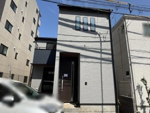 【東京都/国立市富士見台】国立市富士見台1丁目（1号棟）　新築戸建 建築中の外観：全2棟現場（1号棟：写真手前側）