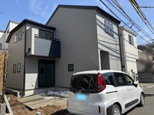 【東京都/国立市富士見台】国立市富士見台1丁目（1号棟）　新築戸建 建築中の外観：全2棟現場（1号棟：写真手前側）