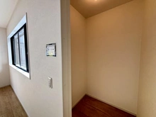 【東京都/小平市仲町】小平市仲町 新築戸建 収納：1Fリビングにあるウォークインクローゼット