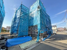 【東京都/国分寺市高木町】国分寺市高木町1丁目（2号棟）　新築戸建 建築中の外観：全3棟現場（写真中央）
