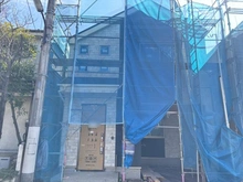 【東京都/国分寺市西町】国分寺市西町1丁目（2号棟）　新築戸建 建築中の外観：全2棟現場（写真中央）