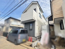 【東京都/小金井市緑町】小金井市緑町3丁目（1号棟）　新築戸建 建築中の外観：全2棟現場（1号棟）
※写真中央