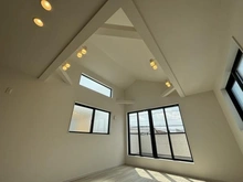 【東京都/小金井市緑町】小金井市緑町3丁目（1号棟）　新築戸建 上部吹抜：約17.2帖のLDK部分