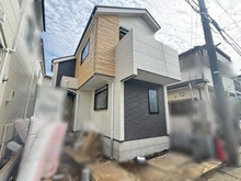 【東京都/小金井市緑町】小金井市緑町3丁目（2号棟）　新築戸建 建築中の外観：全2棟現場（2号棟）
※写真中央