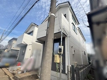 【東京都/小金井市緑町】小金井市緑町3丁目（2号棟）　新築戸建 建築中の外観：全2棟現場（2号棟）
※写真中央