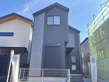 【東京都/日野市多摩平】日野市多摩平3丁目（1号棟）　新築戸建 建築中の外観：全2現場（1号棟）※写真中央