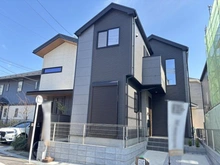 【東京都/日野市多摩平】日野市多摩平3丁目（1号棟）　新築戸建 建築中の外観：全2現場（1号棟）※写真中央