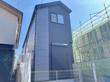 【東京都/日野市多摩平】日野市多摩平3丁目（1号棟）　新築戸建 建築中の外観：全2現場（1号棟）※写真中央