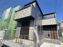 【東京都/日野市多摩平】日野市多摩平3丁目（2号棟）　新築戸建 建築中の外観：全2現場（2号棟）※写真中央