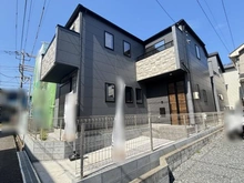 【東京都/日野市多摩平】日野市多摩平3丁目（2号棟）　新築戸建 建築中の外観：全2現場（2号棟）※写真中央