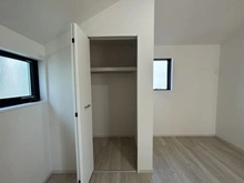 【東京都/日野市多摩平】日野市多摩平3丁目（2号棟）　新築戸建 収納：約5.3帖の洋室の収納開放時