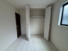 【東京都/小平市小川町】小平市小川町1丁目（1号棟）　新築戸建 収納：約5.2帖の洋室内