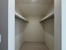 【東京都/小平市小川町】小平市小川町1丁目（1号棟）　新築戸建 収納：約8帖の洋室内ウォークインクローゼット