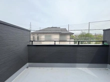 【東京都/小平市小川町】小平市小川町1丁目（1号棟）　新築戸建 バルコニー：約8帖の洋室部分