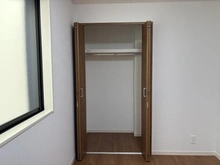 【東京都/国立市青柳】国立市青柳1丁目（1号棟）　新築戸建 収納：約5.0帖の納戸にある収納