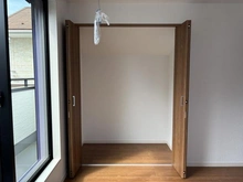 【東京都/国立市青柳】国立市青柳1丁目（1号棟）　新築戸建 収納：約5.25帖の洋室にある収納