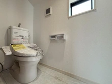 【東京都/国立市青柳】国立市青柳1丁目（1号棟）　新築戸建 トイレ：2F