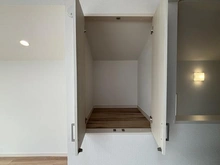 【東京都/国立市青柳】国立市青柳1丁目（2号棟）　新築戸建 収納：キッチン横