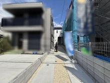 【東京都/国立市泉】国立市泉3丁目（2号棟）　新築戸建 建築中の外観：全5棟現場（2号棟）※写真中央奥側