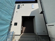 【東京都/国立市泉】国立市泉3丁目（4号棟）　新築戸建 建築中の外観：全5棟現場（4号棟）※写真中央