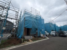 【東京都/国分寺市北町】国分寺市北町5丁目新築戸建（E棟） 建築中の外観：全13棟／E棟　写真中央