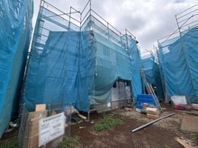 【東京都/国分寺市北町】国分寺市北町5丁目新築戸建（G棟） 建築中の外観：全13棟／G棟　写真中央
