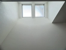 【東京都/国立市西】国立市西1丁目新築戸建 B号棟 洋室：勾配天井に向かって天窓の写真