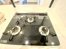 【兵庫県/神戸市灘区青谷町】神戸市灘区青谷町3丁目新築戸建て キッチン：三口コンロ