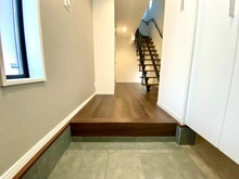 【兵庫県/神戸市灘区篠原北町】神戸市灘区篠原北町4丁目新築戸建てB号地 玄関