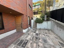 【兵庫県/神戸市中央区北野町】神戸市中央区北野町2丁目　中古戸建（ゲストハウス） 駐車場