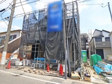 【東京都/足立区鹿浜】足立区鹿浜5丁目　新築戸建　2号棟 建築中の外観：全6棟/手前