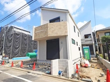 【東京都/足立区鹿浜】足立区鹿浜5丁目　新築戸建　5号棟 建築中の外観：全6棟/手前