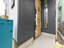 【千葉県/浦安市入船】浦安市入船410(2)2号棟 建築中の外観：全２区画、全２棟現場