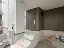 【千葉県/市川市広尾】市川市広尾1丁目　新築戸建 玄関：建築中・写真撮影日：2026年10月