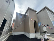 【埼玉県/さいたま市桜区中島】さいたま市桜区中島4丁目　新築戸建　4棟 建築中の外観：全4棟／中央
