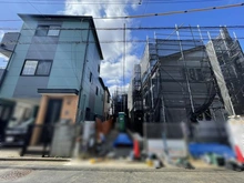 【埼玉県/所沢市東所沢和田】所沢市東所沢和田3丁目 新築戸建 11号棟 建築中の外観：全11棟／中央奥側　