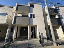 【埼玉県/さいたま市桜区西堀】さいたま市桜区西堀　新築戸建2号棟 外観：【全３棟/真ん中】