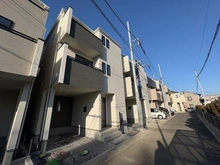 【埼玉県/さいたま市桜区西堀】さいたま市桜区西堀　新築戸建2号棟 外観：【全3棟/左から2番目】