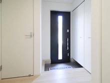 【埼玉県/朝霞市宮戸】朝霞市宮戸3丁目　新築戸建　1号棟 玄関