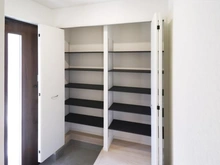 【埼玉県/朝霞市宮戸】朝霞市宮戸3丁目　新築戸建　3号棟 玄関