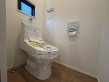 【神奈川県/横浜市鶴見区梶山】横浜市鶴見区梶山一丁目　新築戸建　一号棟 トイレ